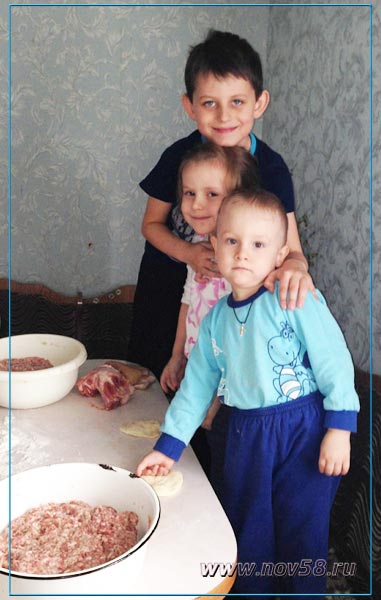 Архип Атиков (7 лет), Агата Атикова (3 года), Тимофей Самонин (2 года), село Русский Камешкир Архип Атиков (7 лет), Агата Атикова (3 года), Тимофей Самонин (2 года), село Русский Камешкир