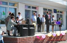 Школьников поздравили руководство района, директор и учителя школы.