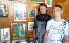 Семья Ледяевых из Лапшовской средней школы представиларазнообразные вышивки | Новь