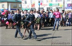 Смена караула на праздновании Дня победы в Русском Камешкире | Новь