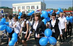 Колонна учащихся на праздновании Дня победы в Русском Камешкире | Новь