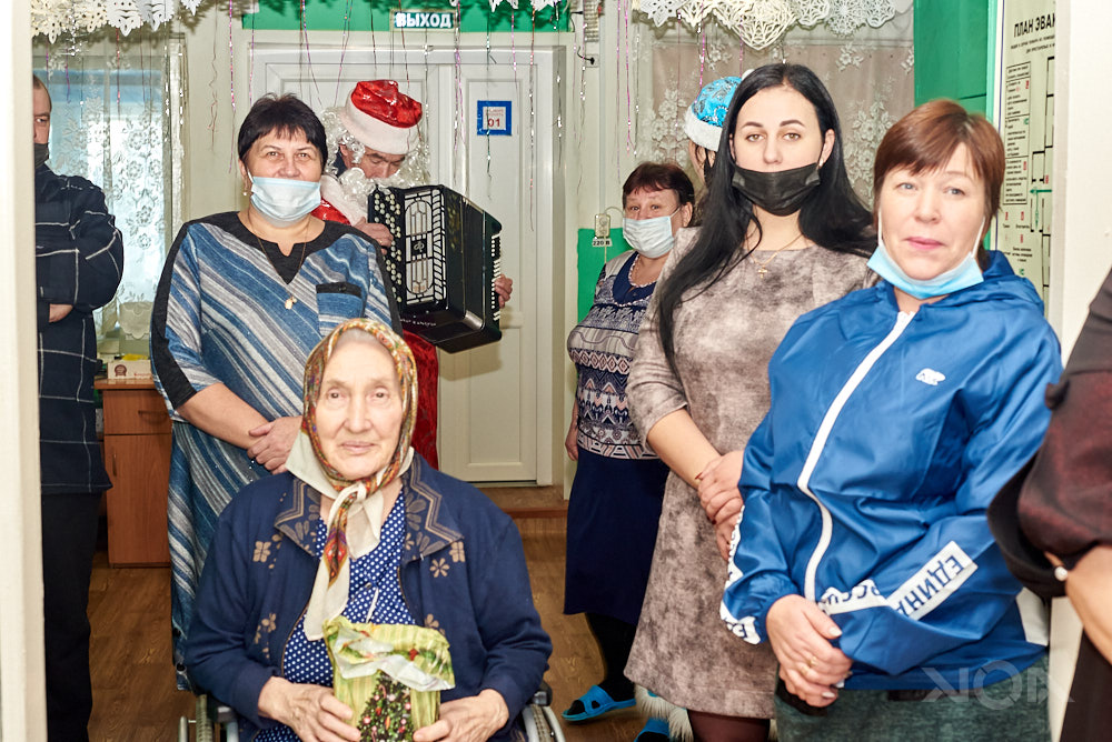 Постояльцы Пёстровского станционра получили подарки к Новому году