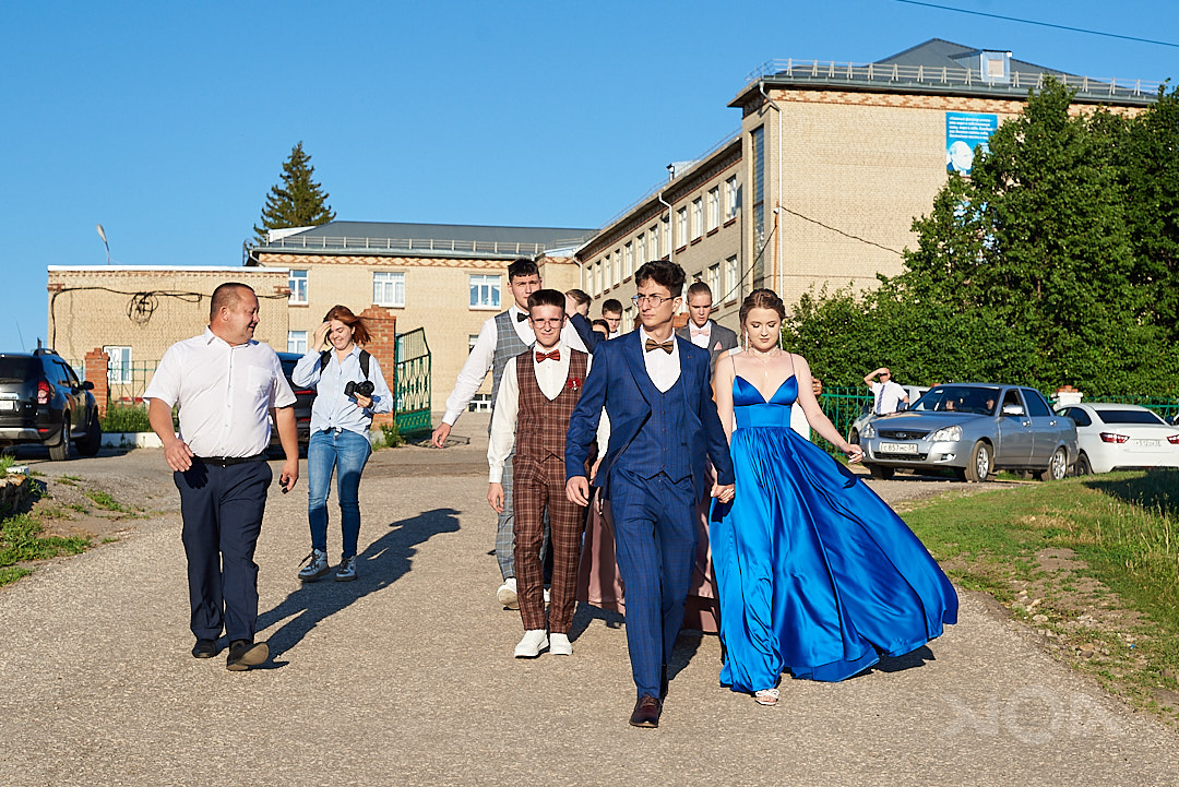 Камешкирские выпускники попрощались со школьной жизнью