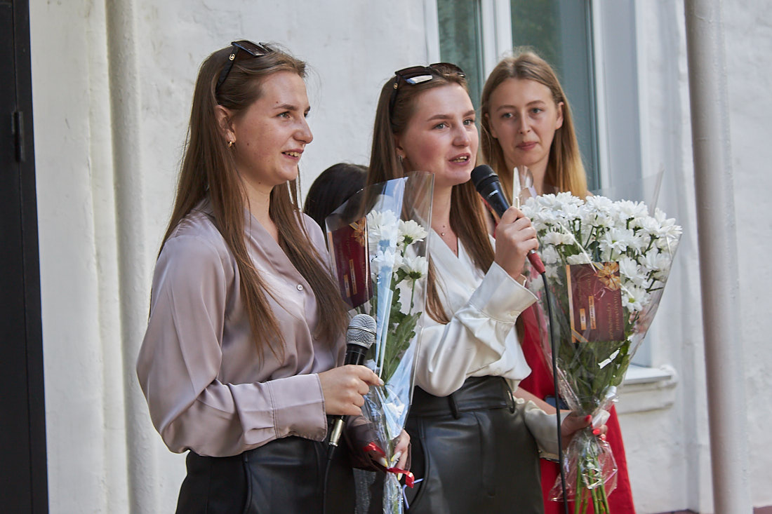 В Русском Камешкире студенты попрощались с колледжем