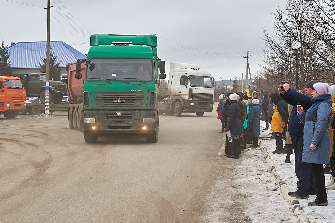 Более 300 тонн необходимого груза отправились из Камешкирского района на фронт
