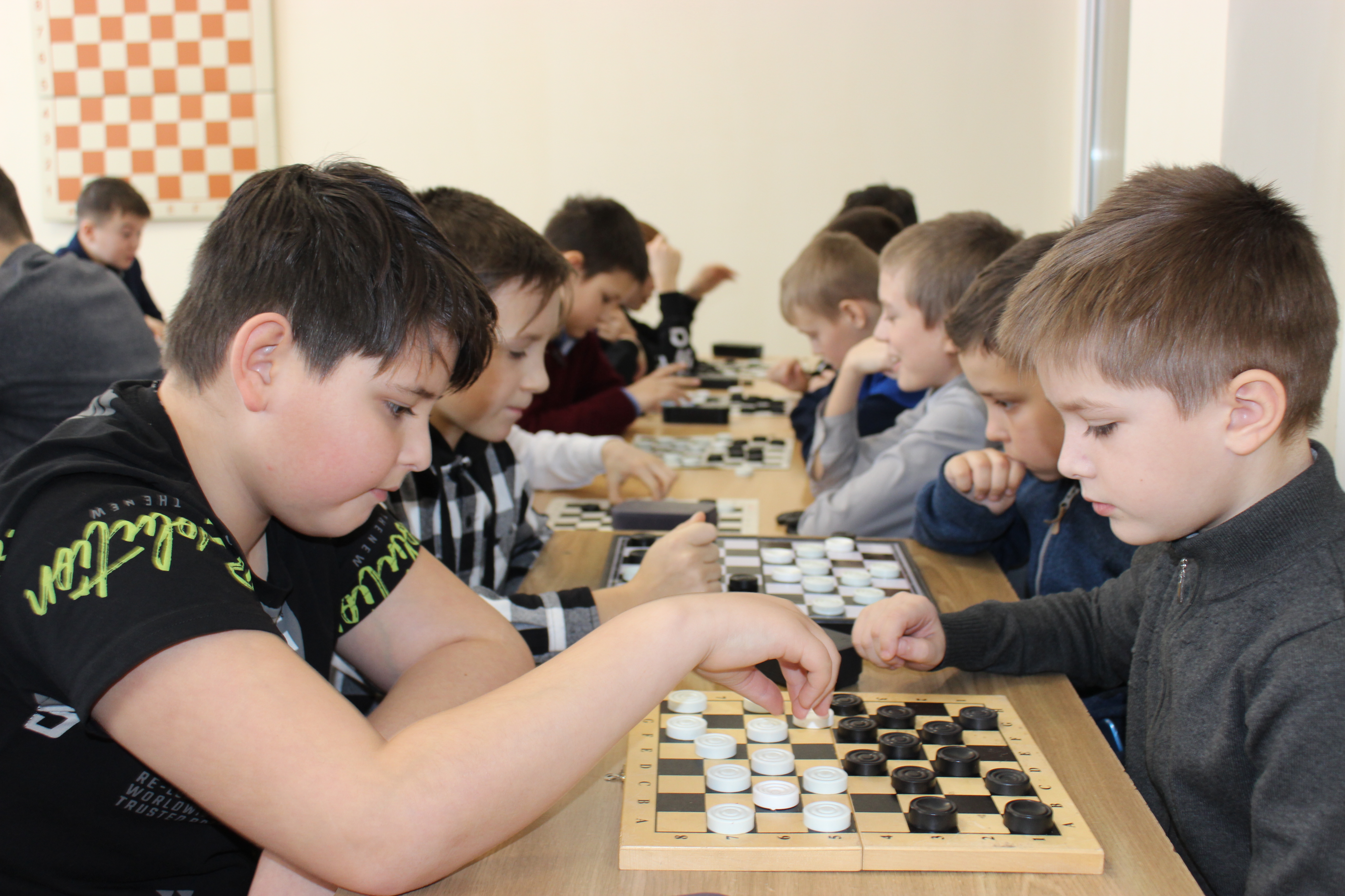В Камешкирском районе определились лучшие игроки в шашки среди школьников