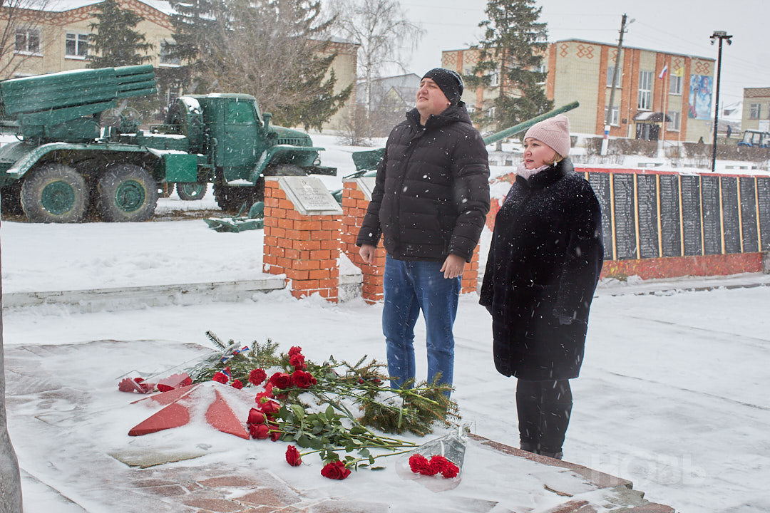 В Русском Камешкире почтили память героев Сталинградской битвы
